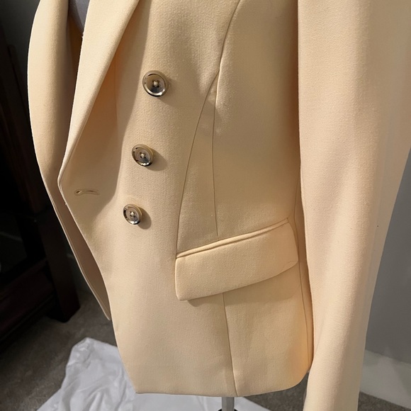 Yellow blazer White House black market - Picture 5 of 9